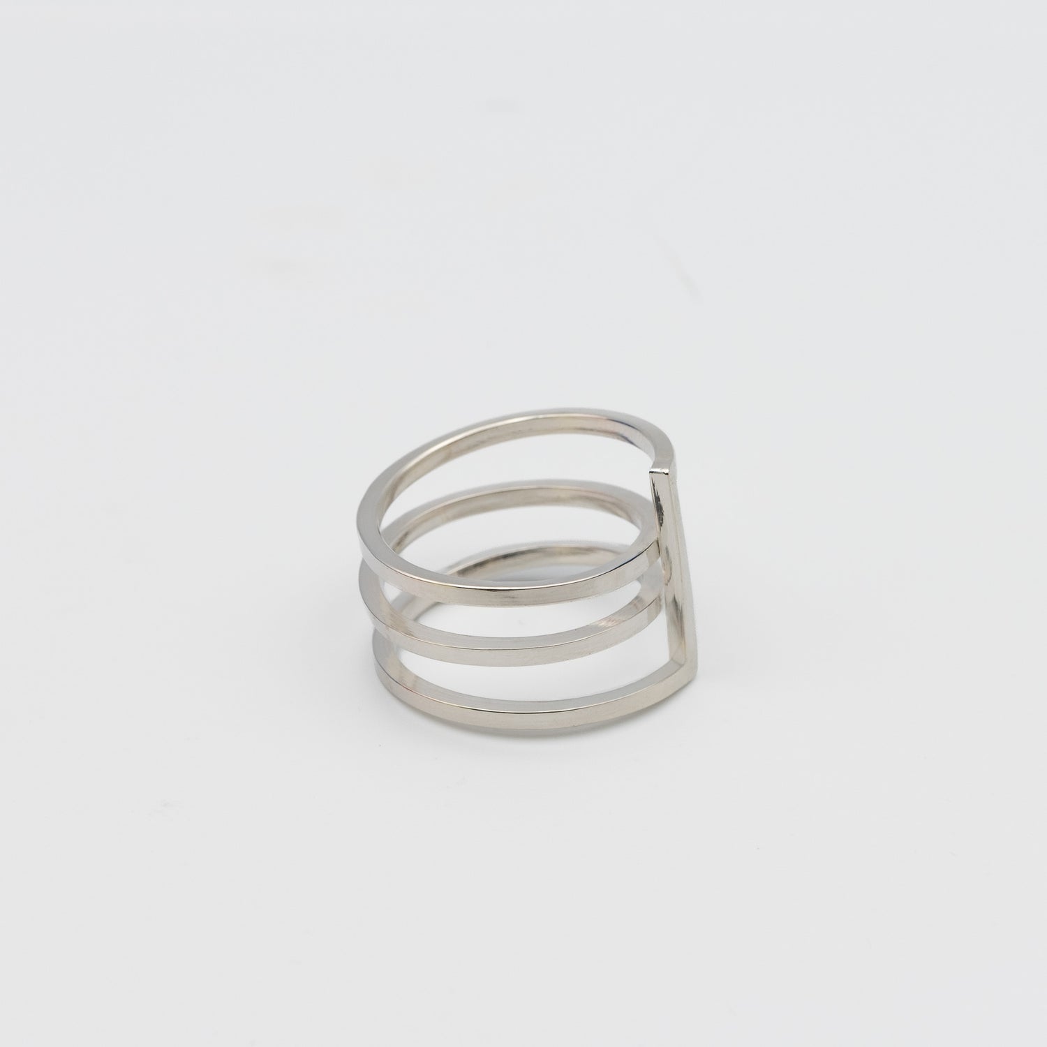 tcr019 - Silver Loop Ring
