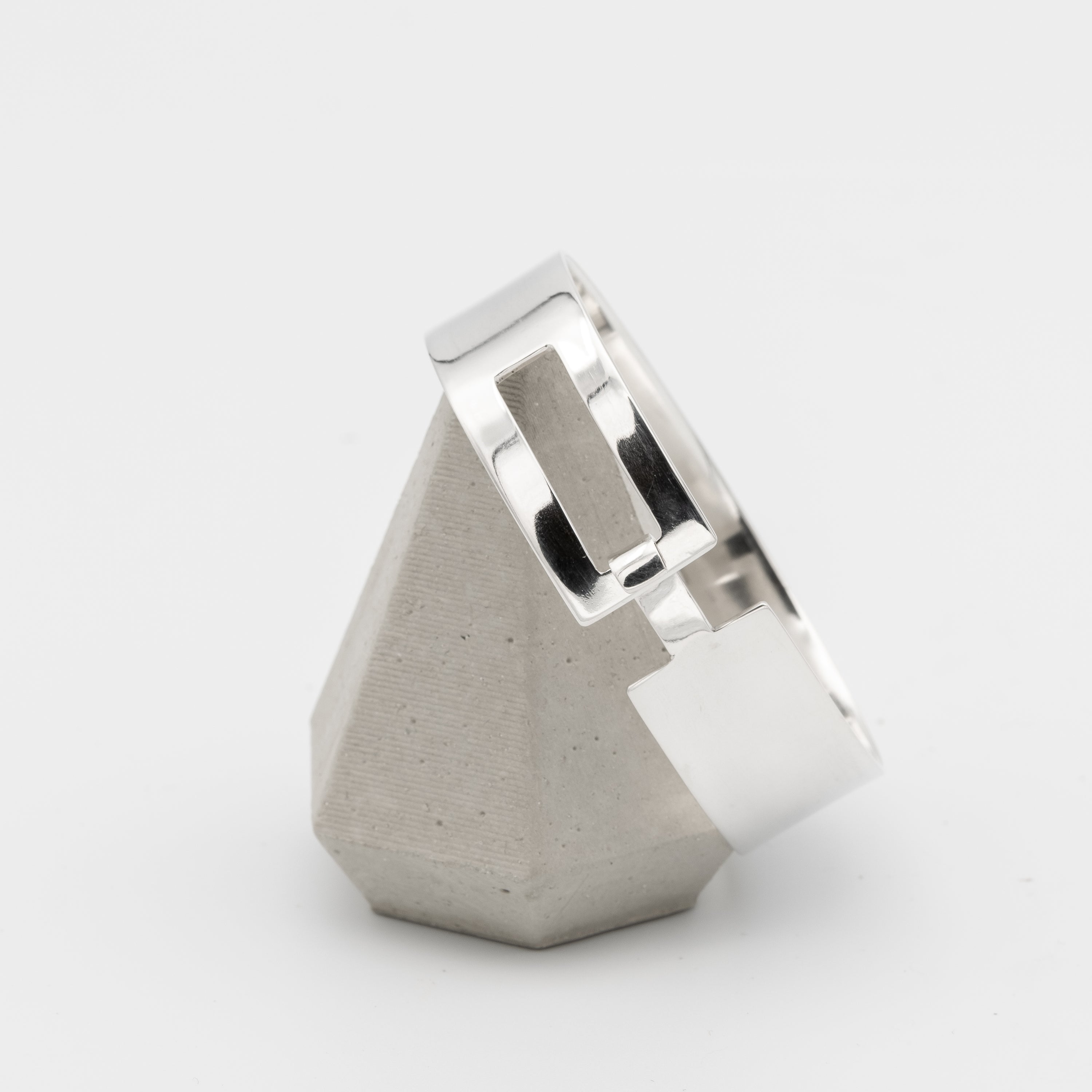 conteporary silver flat bangle design